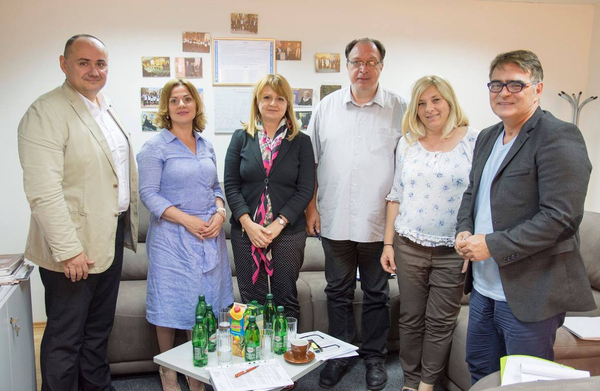 Na fotografiji su doc. dr. Ahmed Novo, Enisa Mešić, Dženita Hrelja Hasečić, Ljubomir Kravec,  Tanja Čeko i Aldijad Hajro nakon održanog sastanka