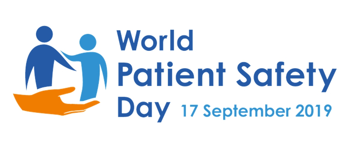 Stiliziran logo (Svjetski dan sigurnosti pacijenata, sa datumom),  dlan na kome se nalaze pacijenti.