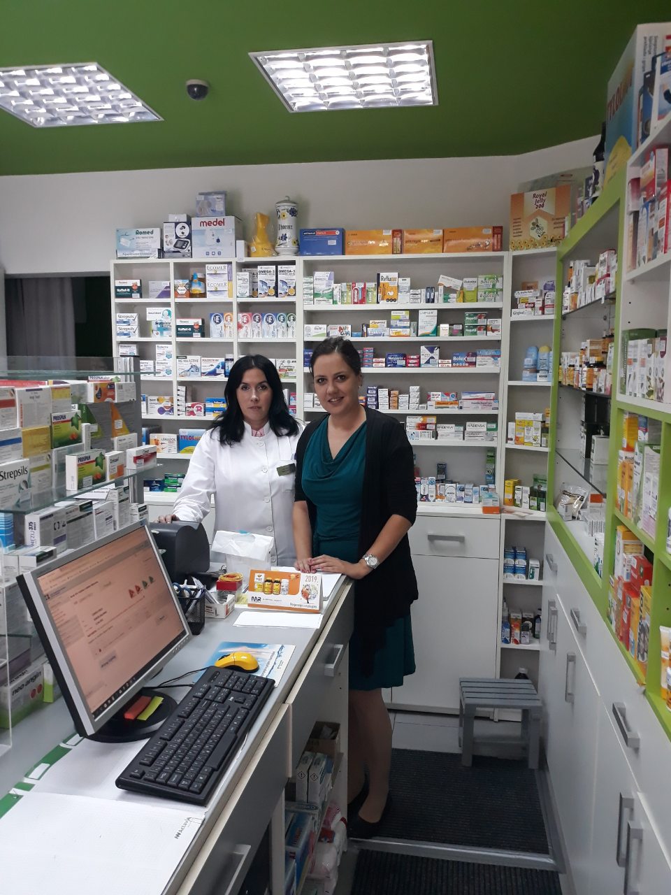  Mr.ph.  Jasmina Mušović u vanjskoj ocjeni  privatne apoteke  „Semperviva“ iz Sarajeva.